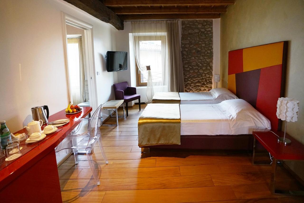 Il Portico - 1711 Luxury Guest House Arlate ภายนอก รูปภาพ