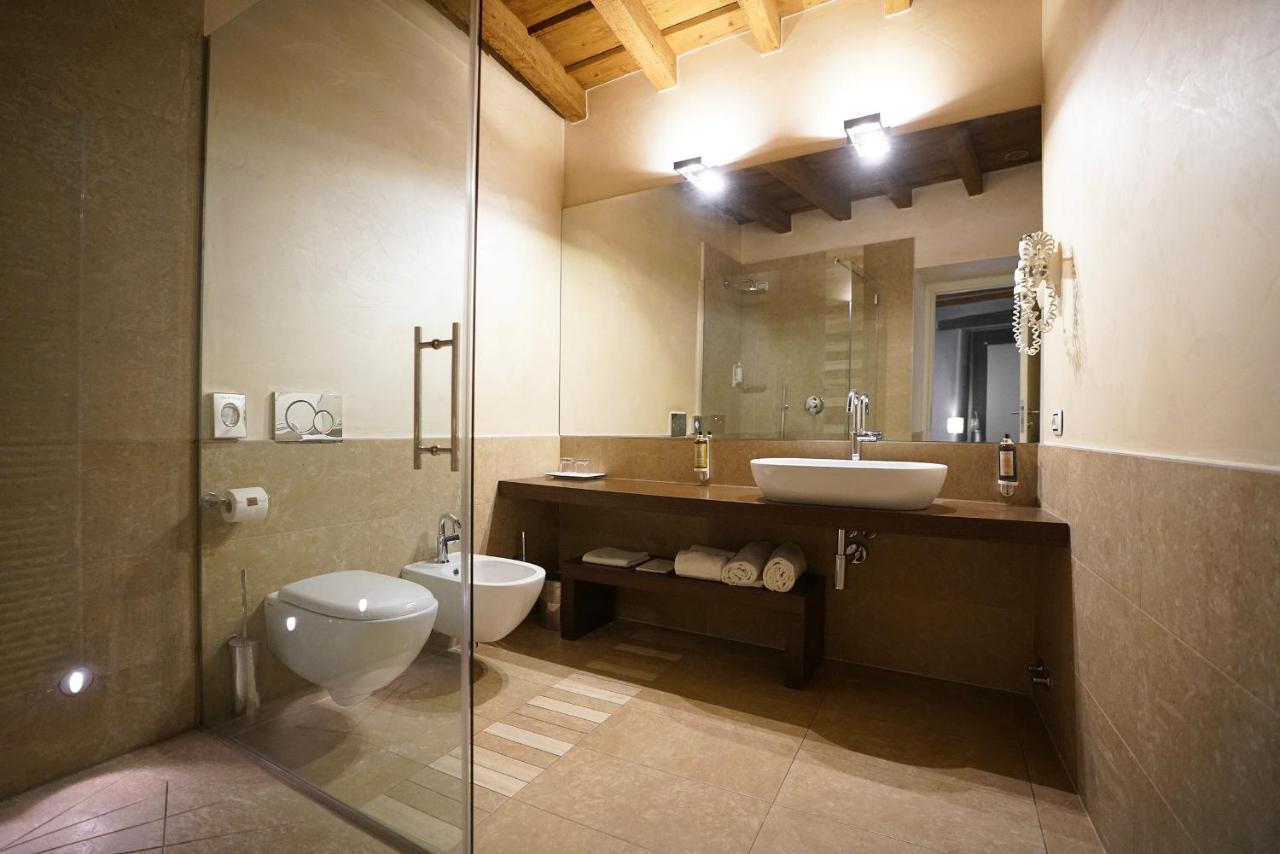 Il Portico - 1711 Luxury Guest House Arlate ภายนอก รูปภาพ