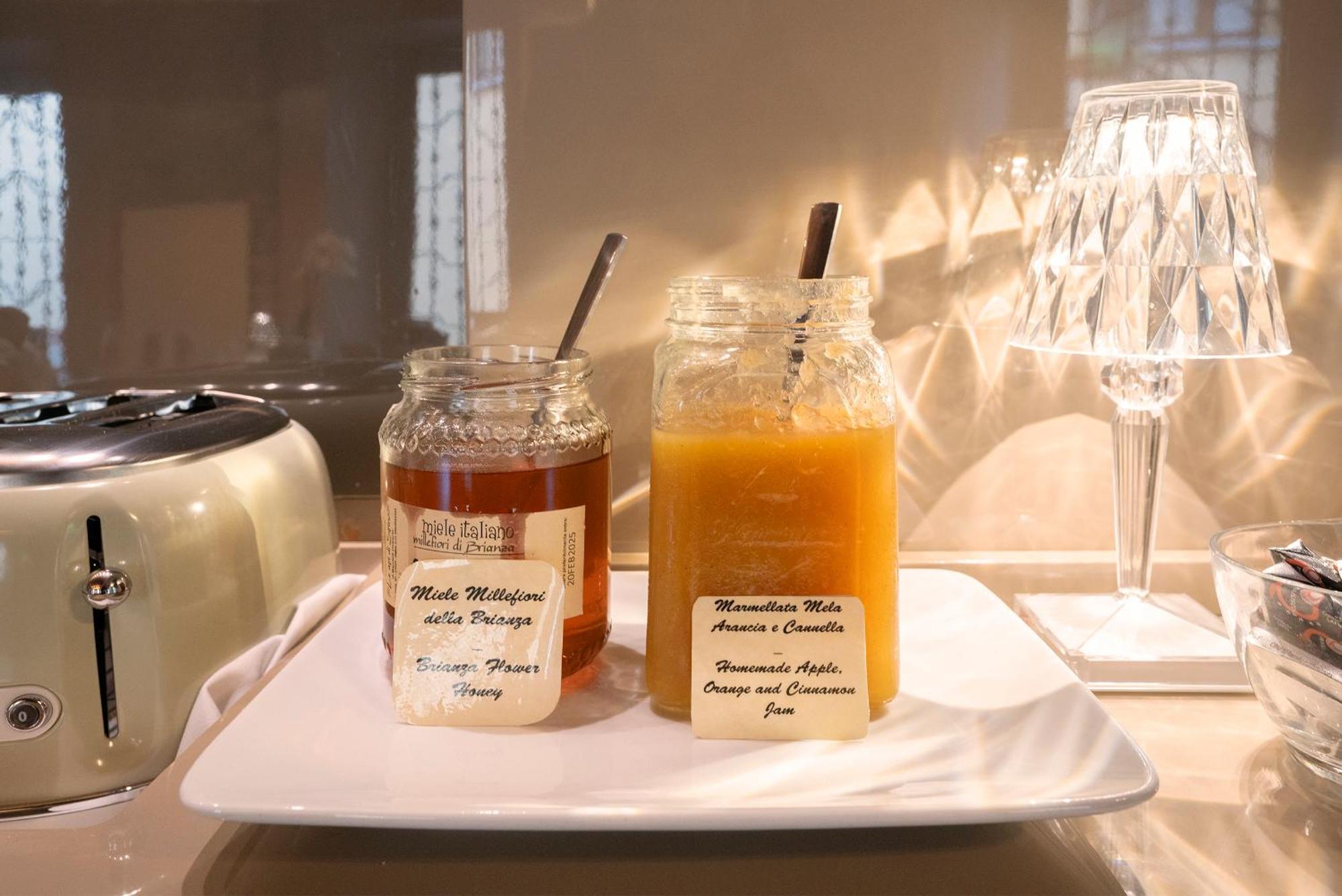 Il Portico - 1711 Luxury Guest House Arlate ภายนอก รูปภาพ